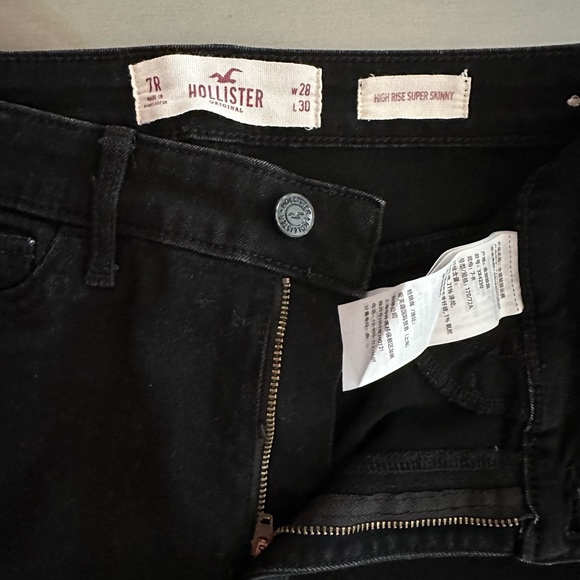 SOLD Hollister black skinny jeans - high waisted - Picture 3 of 3